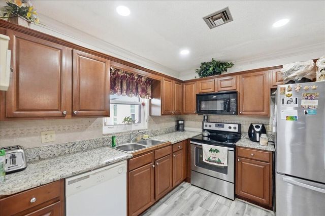 6531 SE Federal Highway SE Q108, Stuart, FL 34997