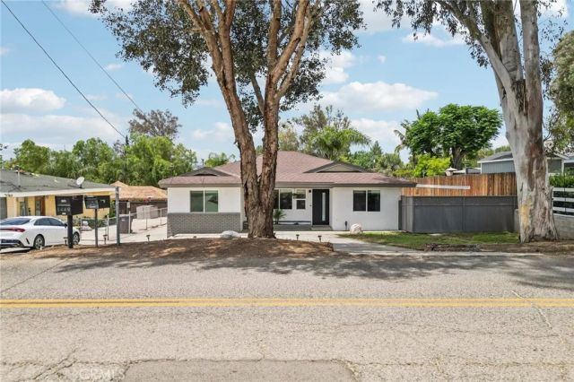 2448 Corona, Norco, CA 92860