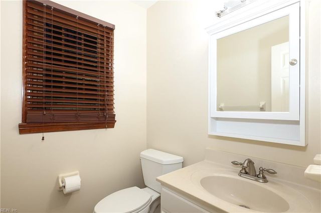 1008 Hollins College CT, Virginia Beach, VA 23455