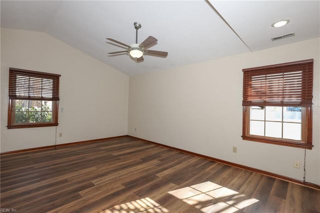 1008 Hollins College CT, Virginia Beach, VA 23455