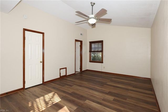 1008 Hollins College CT, Virginia Beach, VA 23455