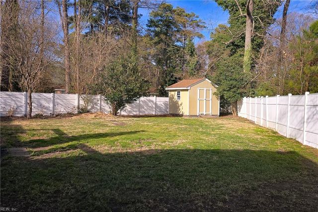 1008 Hollins College CT, Virginia Beach, VA 23455