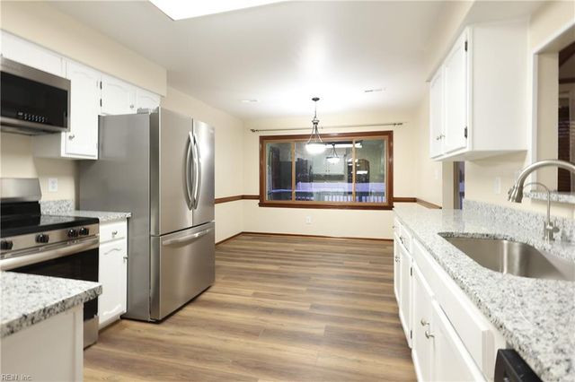 1008 Hollins College CT, Virginia Beach, VA 23455