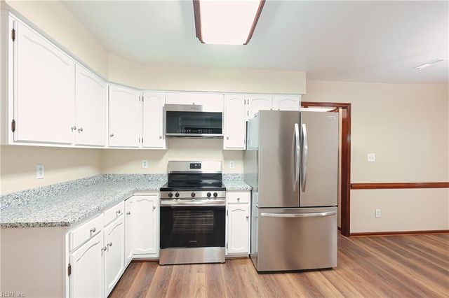 1008 Hollins College CT, Virginia Beach, VA 23455