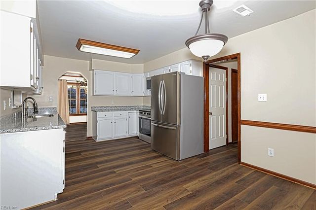 1008 Hollins College CT, Virginia Beach, VA 23455