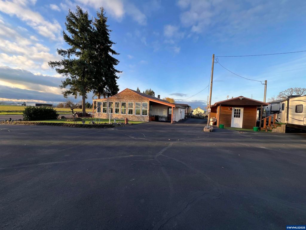 Image 1 of property listing at 1590 W 2nd St, Halsey, OR 97348