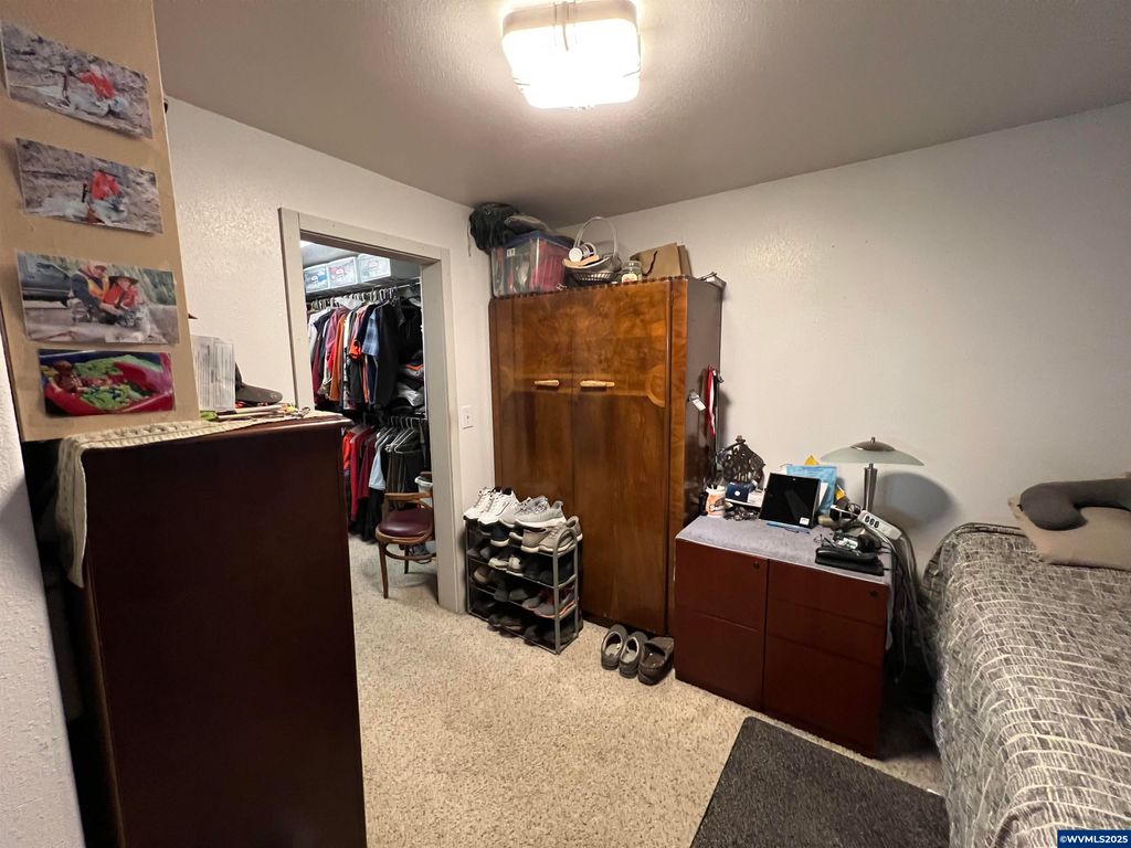 Image 10 of property listing at 1590 W 2nd St, Halsey, OR 97348