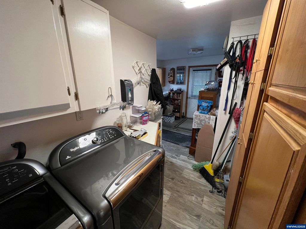 Image 18 of property listing at 1590 W 2nd St, Halsey, OR 97348