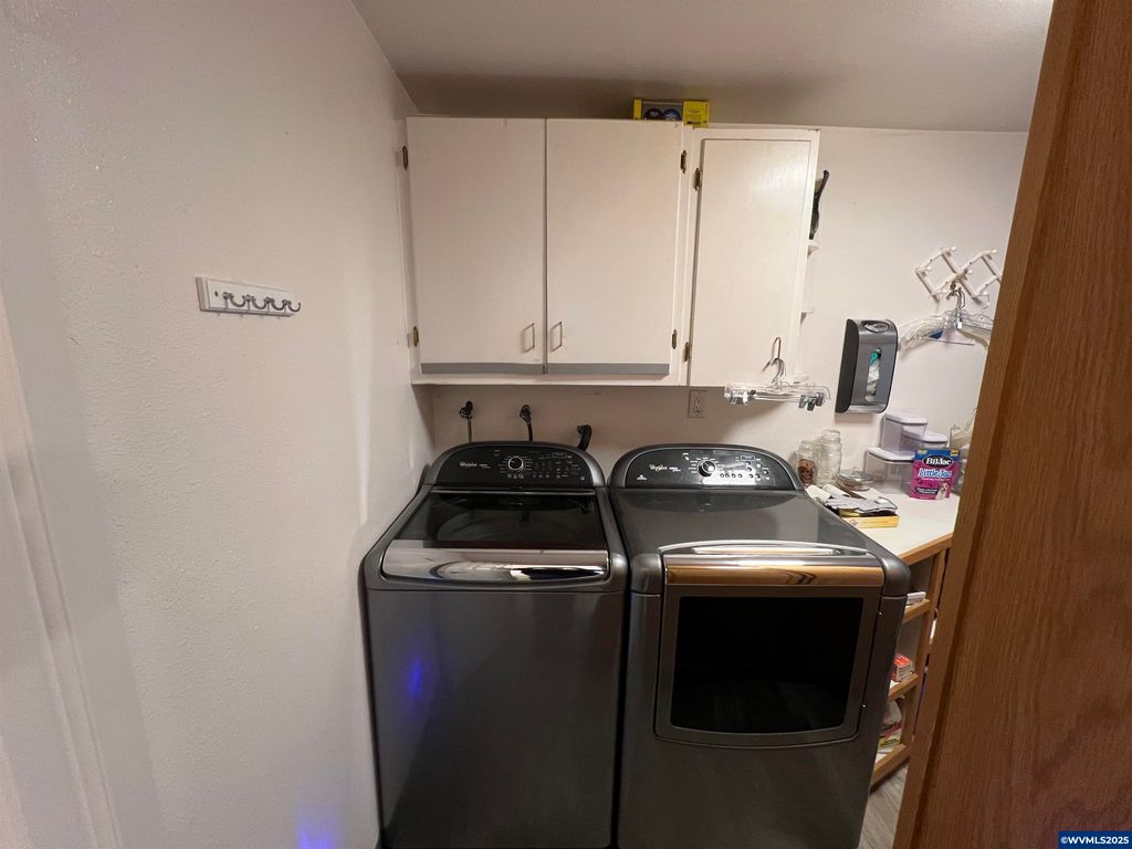 Image 19 of property listing at 1590 W 2nd St, Halsey, OR 97348