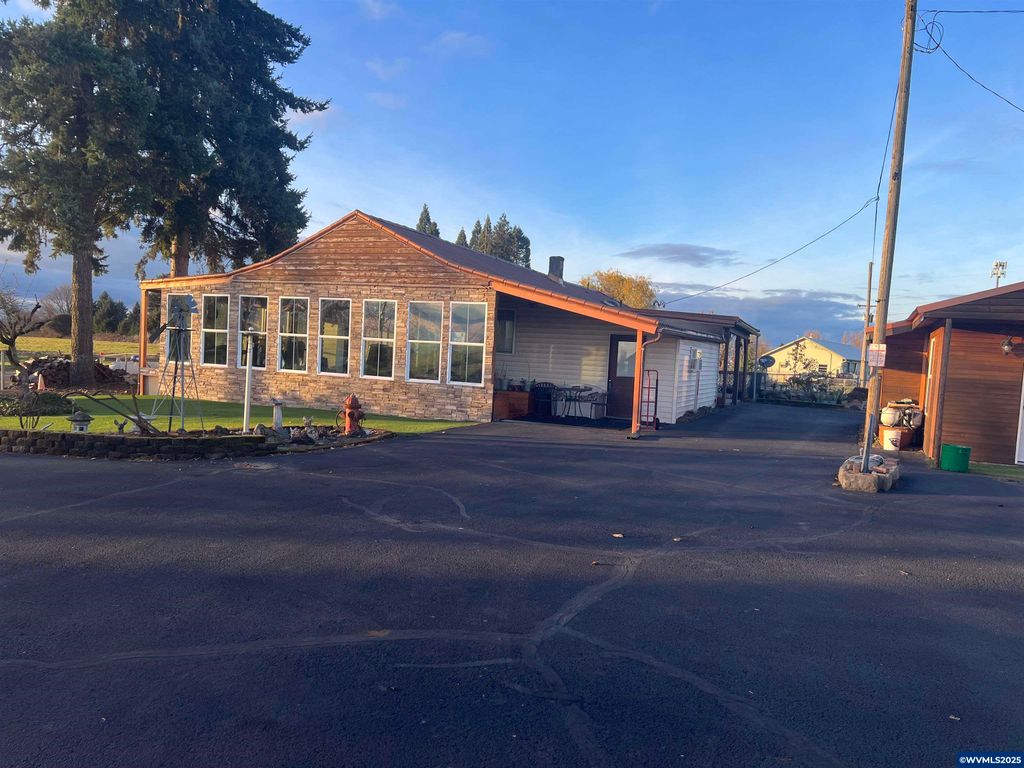 Image 2 of property listing at 1590 W 2nd St, Halsey, OR 97348