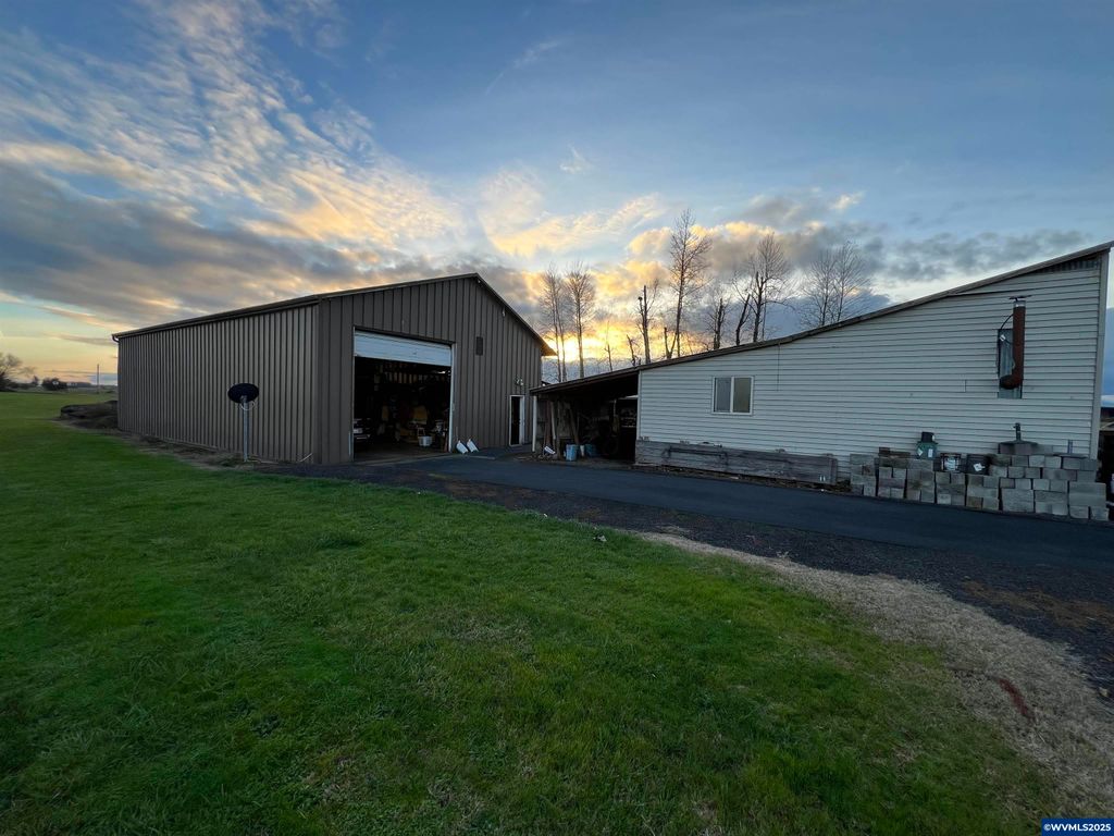 Image 29 of property listing at 1590 W 2nd St, Halsey, OR 97348