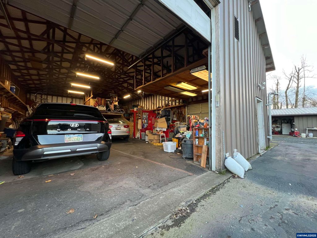 Image 31 of property listing at 1590 W 2nd St, Halsey, OR 97348