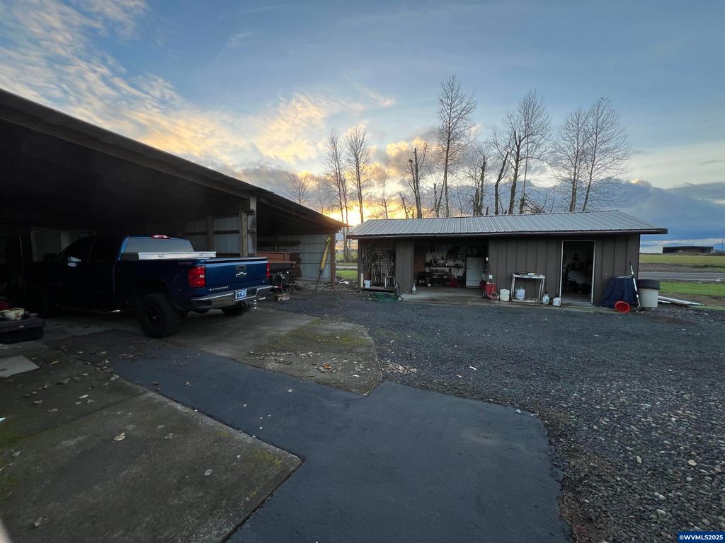 Image 33 of property listing at 1590 W 2nd St, Halsey, OR 97348