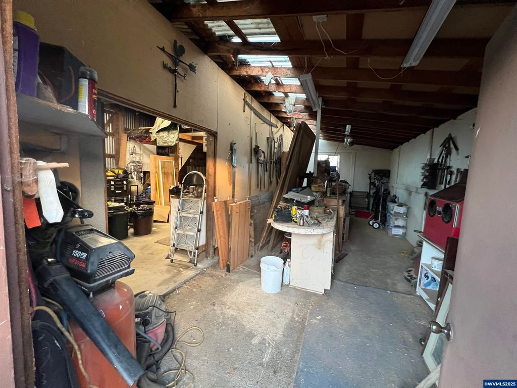 Image 36 of property listing at 1590 W 2nd St, Halsey, OR 97348