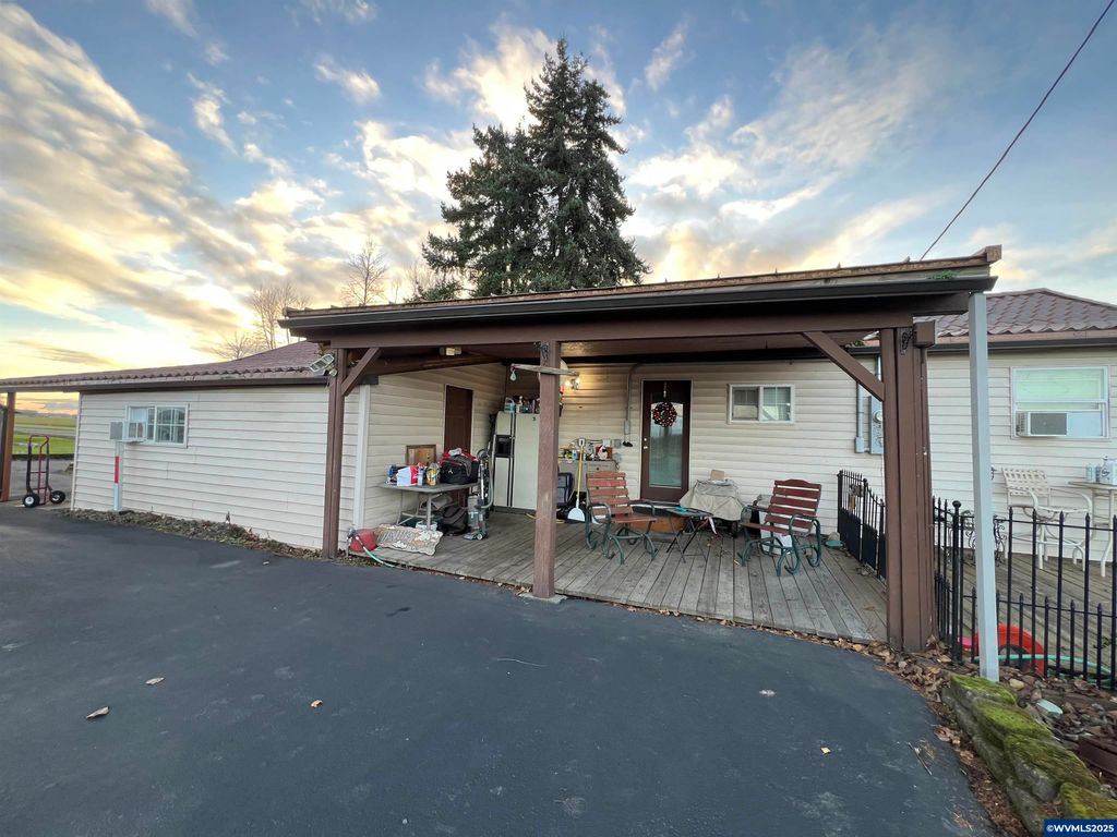 Image 38 of property listing at 1590 W 2nd St, Halsey, OR 97348