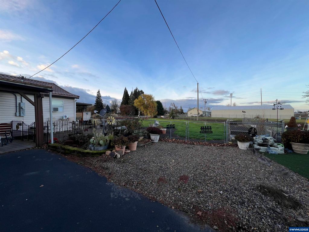 Image 39 of property listing at 1590 W 2nd St, Halsey, OR 97348