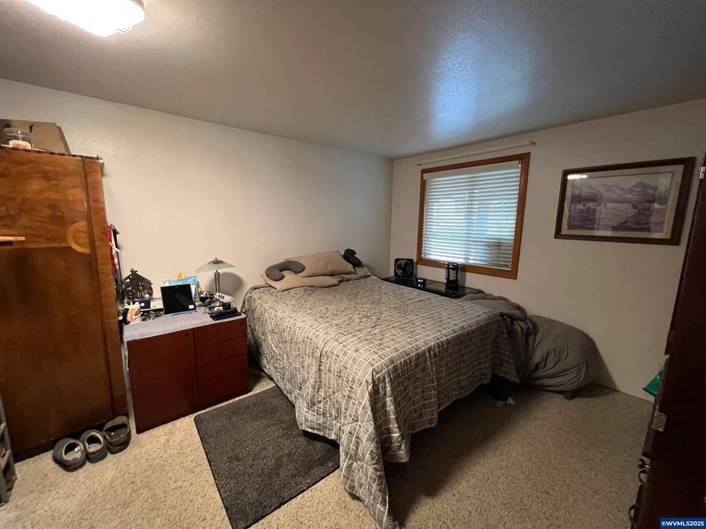 Image 9 of property listing at 1590 W 2nd St, Halsey, OR 97348