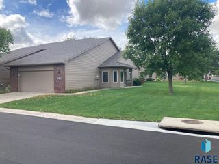 8301 S Brenda Pl, Sioux Falls, SD 57108