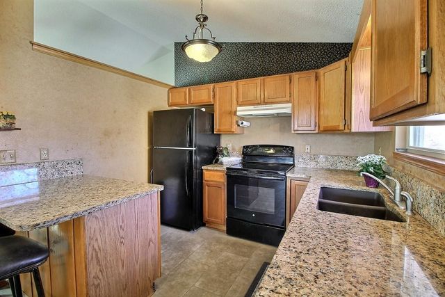 10901 W Blake Cir, Wichita, KS 67209