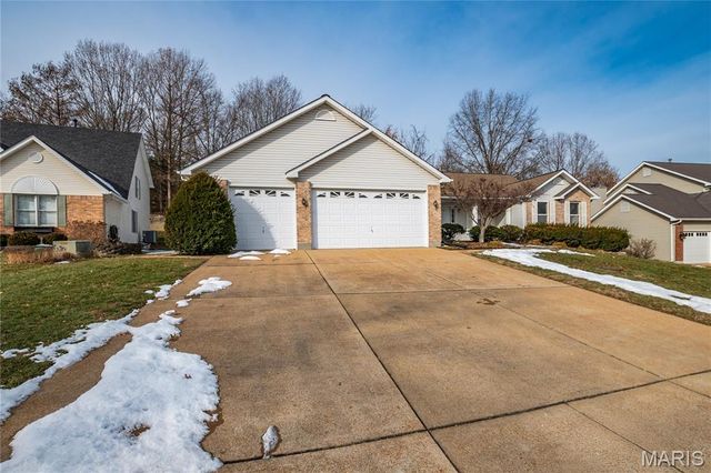 1227 Park Meadow Drive, Fenton, MO 63026