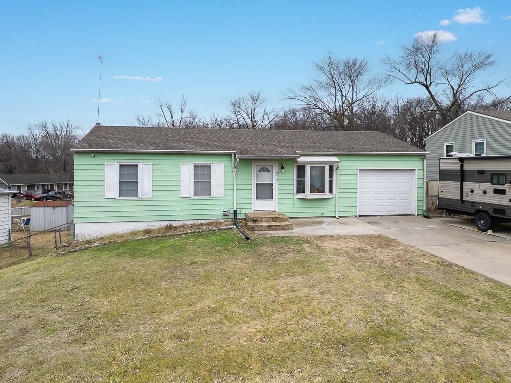 8415 Tauromee Avenue, Kansas City, KS 66112