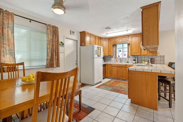 2323 S Dollner Street, Visalia, CA 93277