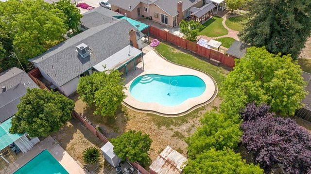 2323 S Dollner Street, Visalia, CA 93277