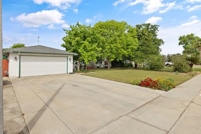 2323 S Dollner Street, Visalia, CA 93277