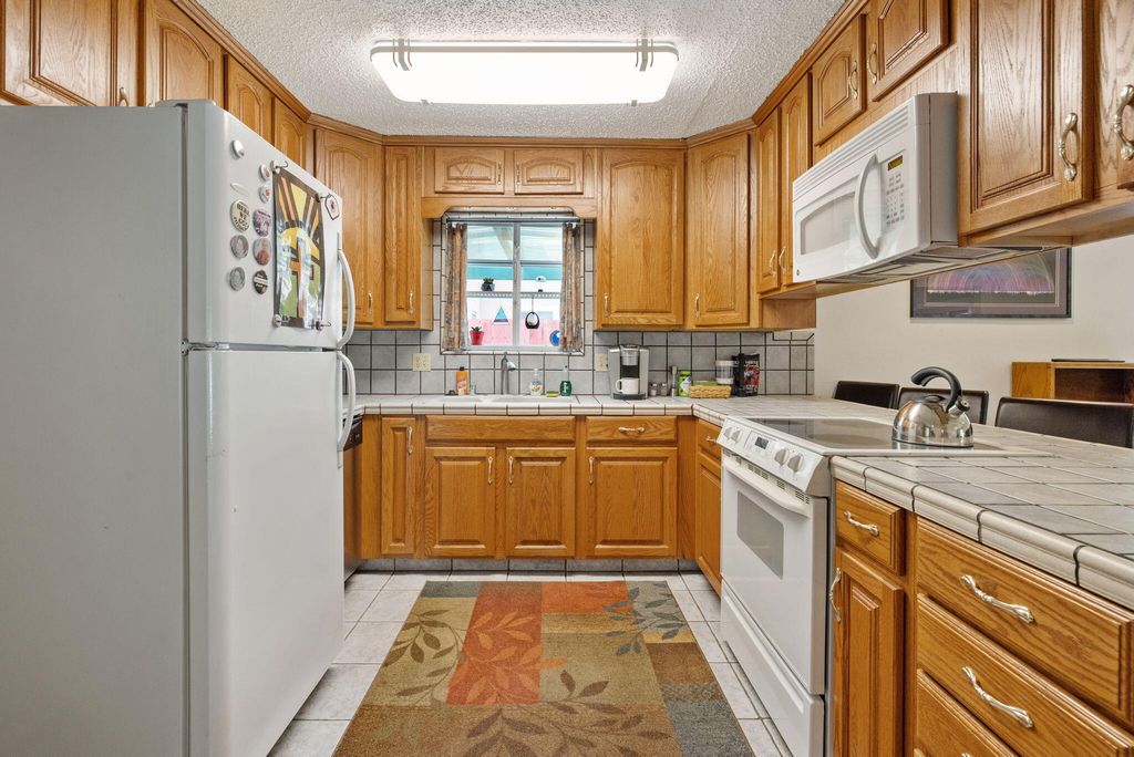 Image 13 of property listing at 2323 S Dollner Street, Visalia, CA 93277