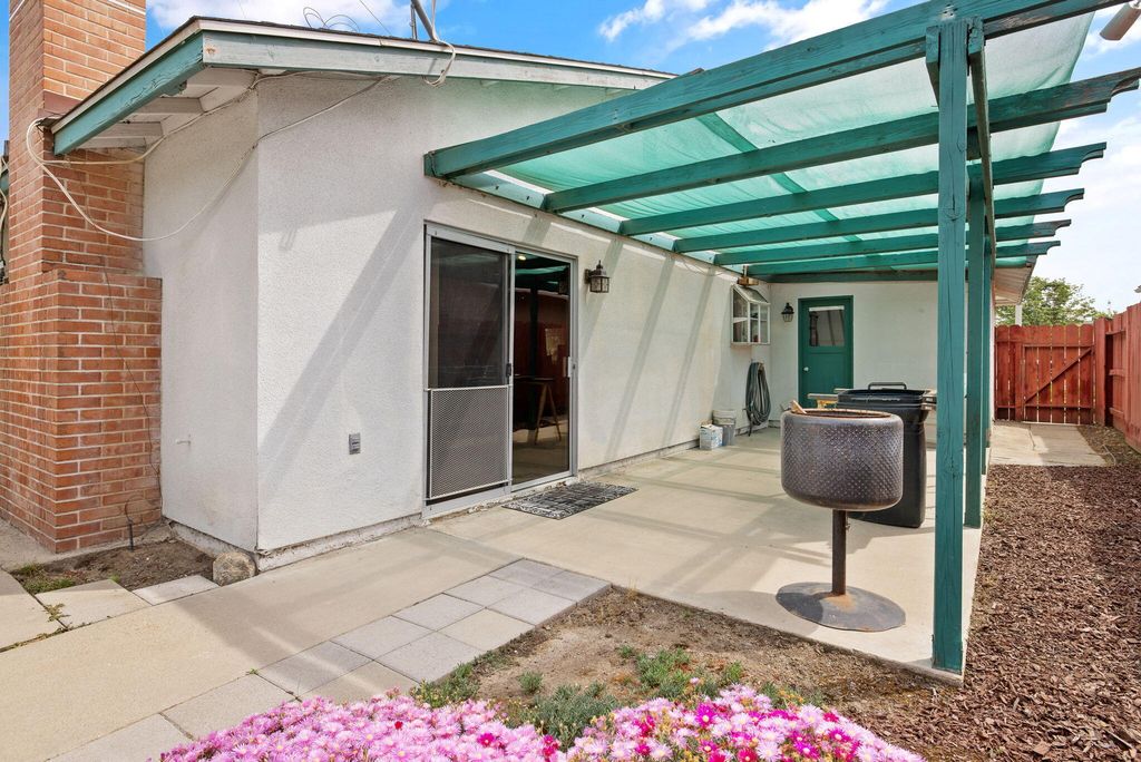 Image 32 of property listing at 2323 S Dollner Street, Visalia, CA 93277