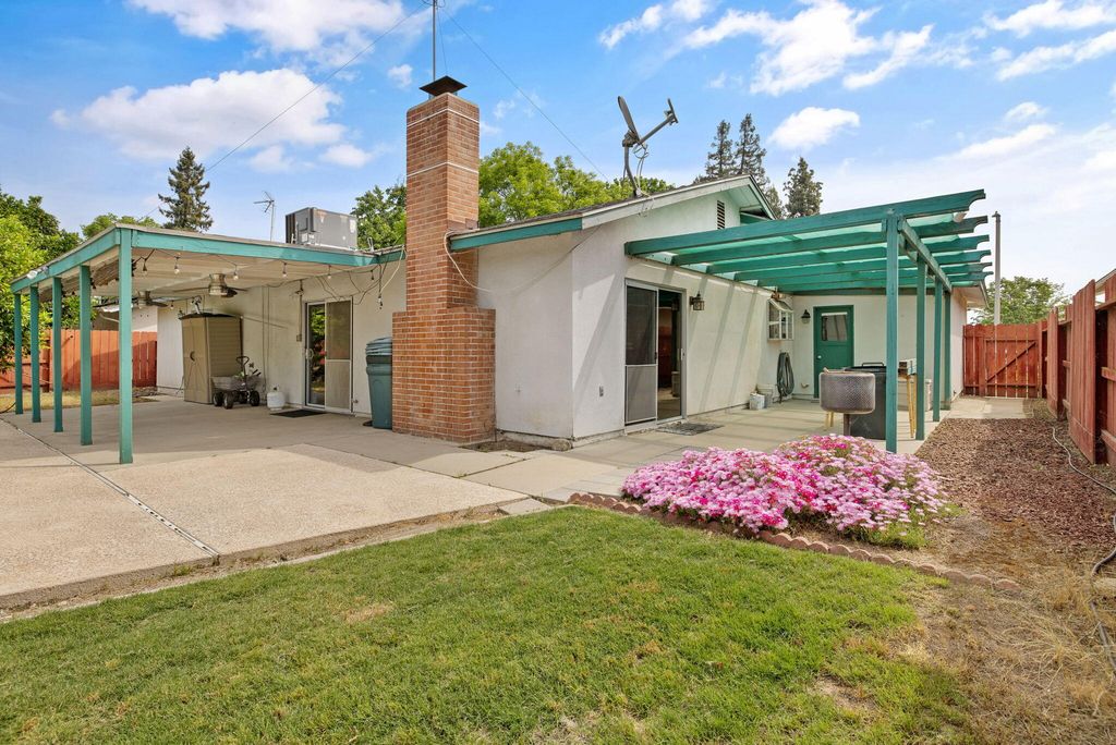 Image 35 of property listing at 2323 S Dollner Street, Visalia, CA 93277