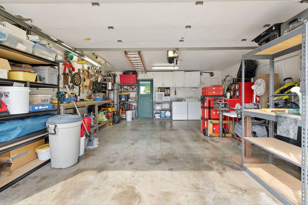 Image 36 of property listing at 2323 S Dollner Street, Visalia, CA 93277