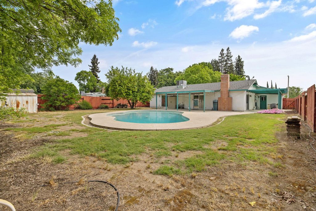 Image 40 of property listing at 2323 S Dollner Street, Visalia, CA 93277