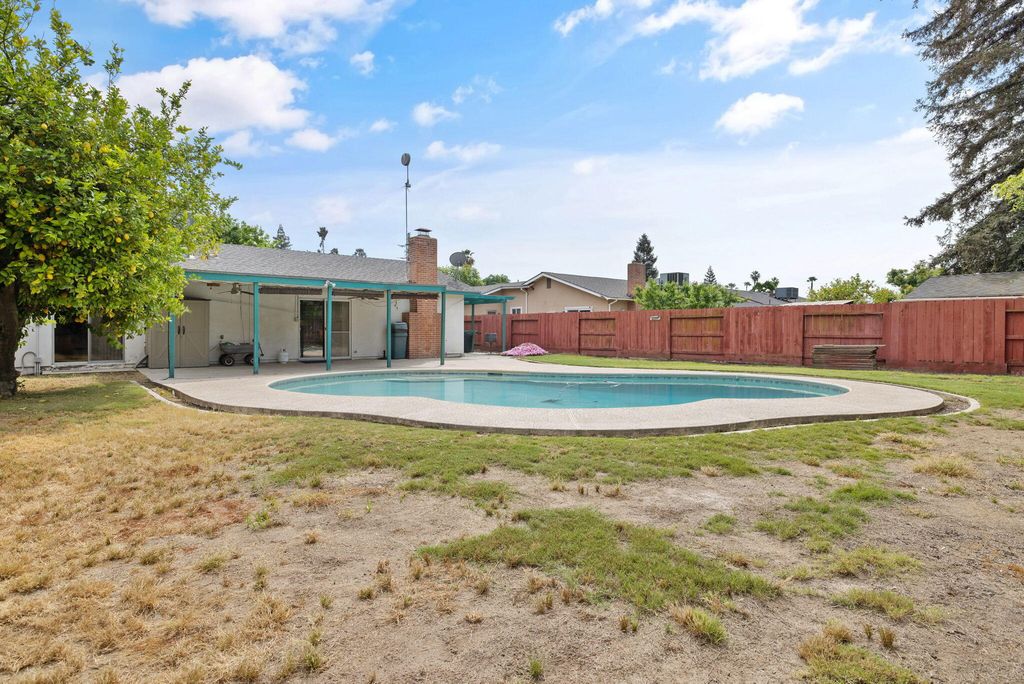 Image 41 of property listing at 2323 S Dollner Street, Visalia, CA 93277