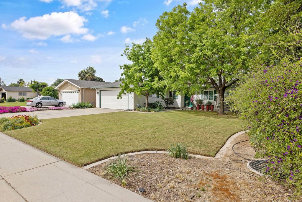 Image 48 of property listing at 2323 S Dollner Street, Visalia, CA 93277