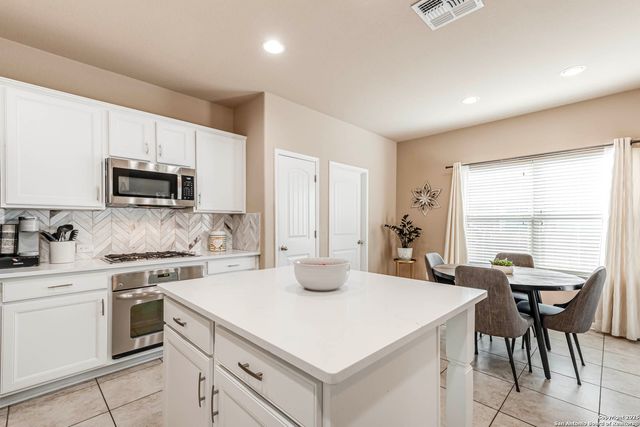 24735 Buck Crk, San Antonio, TX 78255