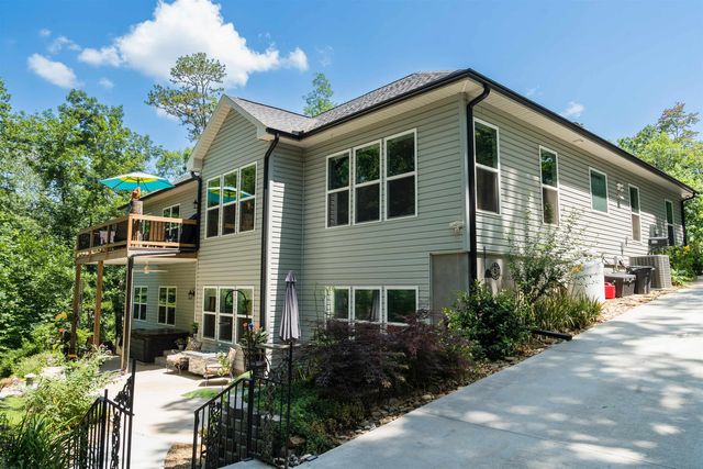 131 Blalock Coves Drive, Chesnee, SC 29323