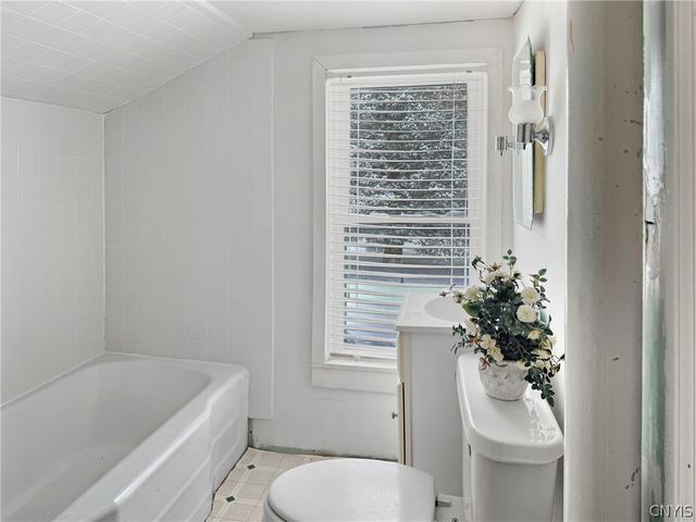 46 Seneca St, Van Buren, NY 13027