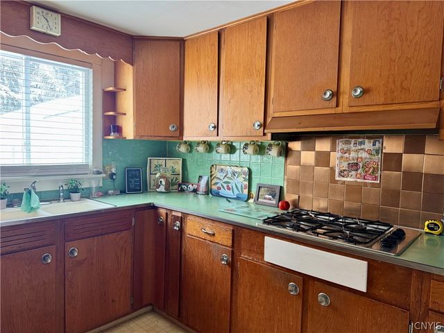 46 Seneca St, Van Buren, NY 13027