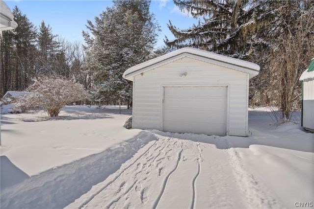 46 Seneca St, Van Buren, NY 13027