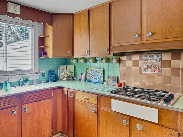 46 Seneca St, Van Buren, NY 13027