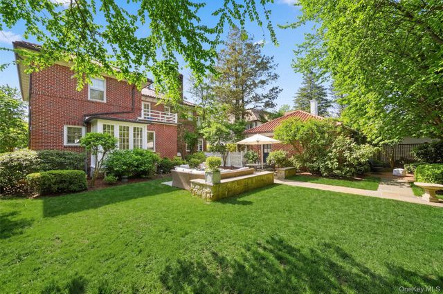 9 Sunnybrae Place, Bronxville, NY 10708