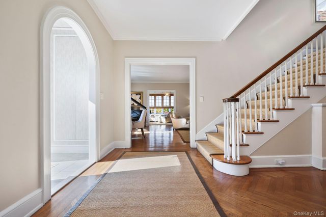 9 Sunnybrae Place, Bronxville, NY 10708