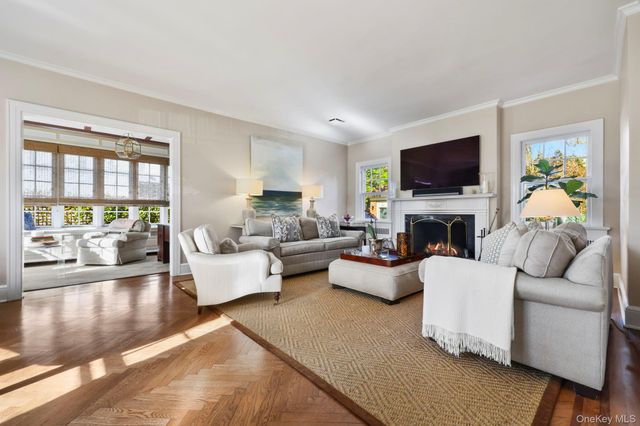 9 Sunnybrae Place, Bronxville, NY 10708