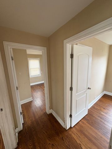 7801 S Winchester Avenue, Chicago, IL 60620