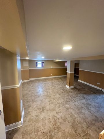 7801 S Winchester Avenue, Chicago, IL 60620