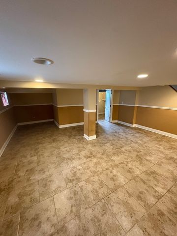 7801 S Winchester Avenue, Chicago, IL 60620