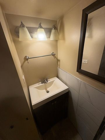 7801 S Winchester Avenue, Chicago, IL 60620