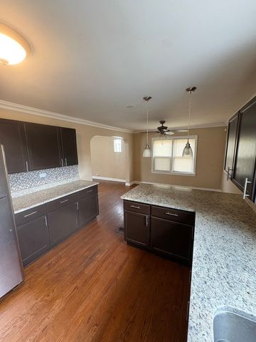 7801 S Winchester Avenue, Chicago, IL 60620