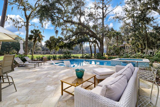 14 Ridgewood Ln, Hilton Head Island, SC 29928